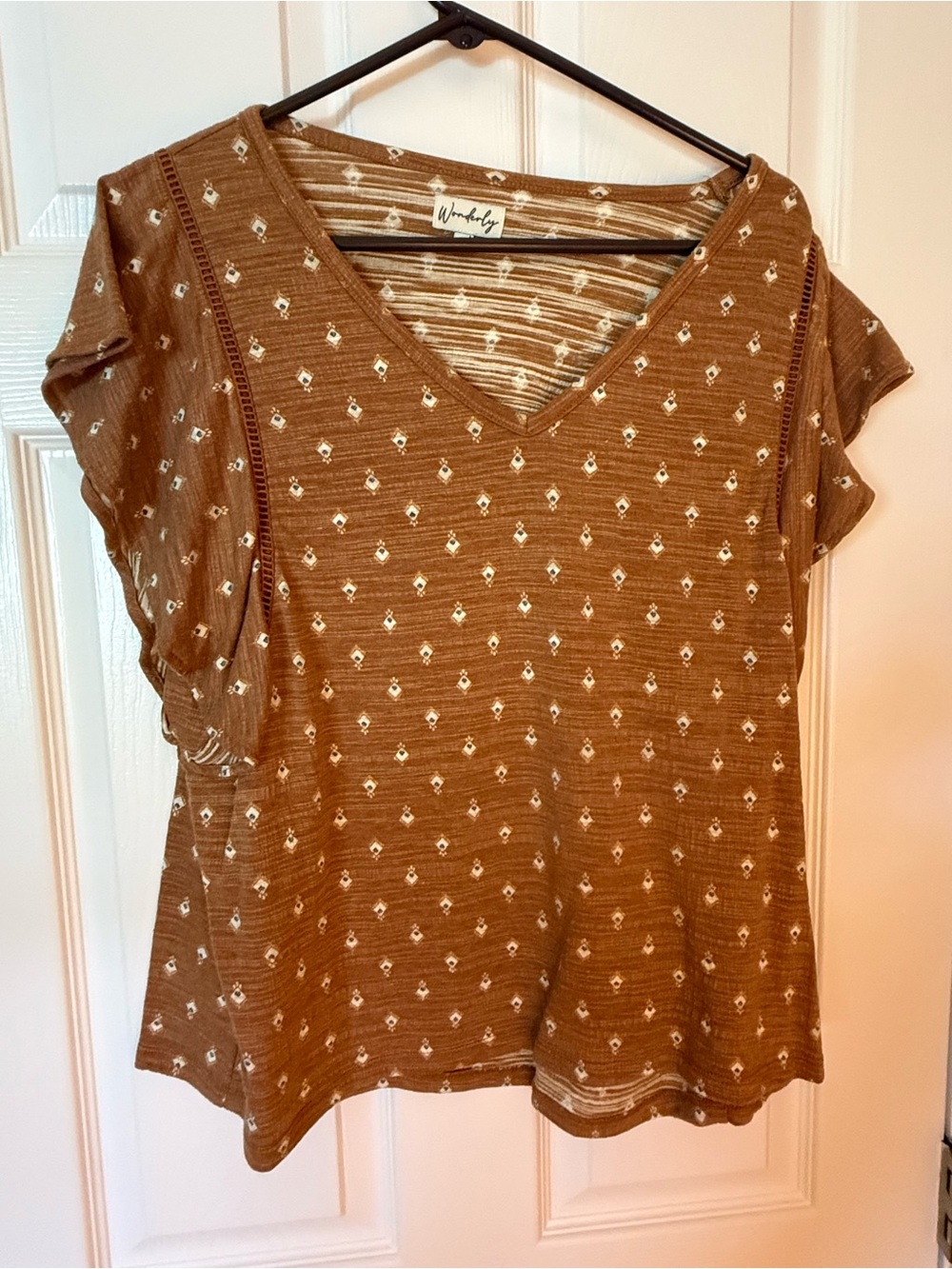 Wonderly women’s large Brown V-Neck Short Sleeve Top